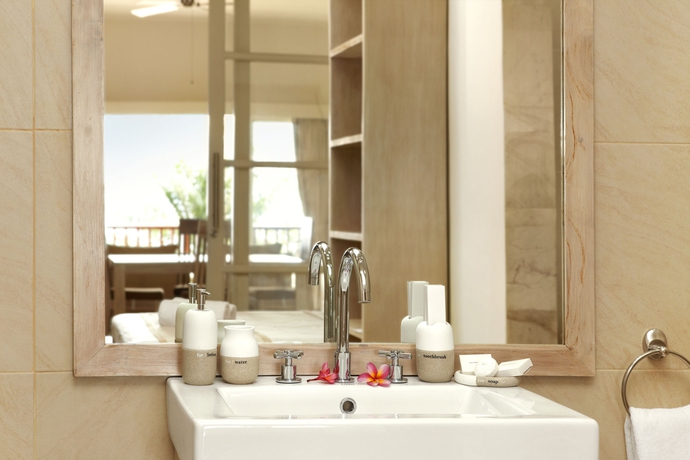 Imagen de la habitación del Hotel The Lovina. Foto 7