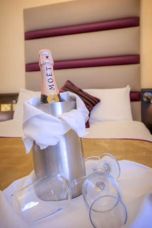 Imagen de la habitación del Hotel The Lucan Spa. Foto 3