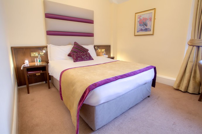 Imagen de la habitación del Hotel The Lucan Spa. Foto 9