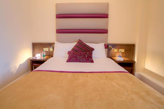 Imagen de la habitación del Hotel The Lucan Spa. Foto 14