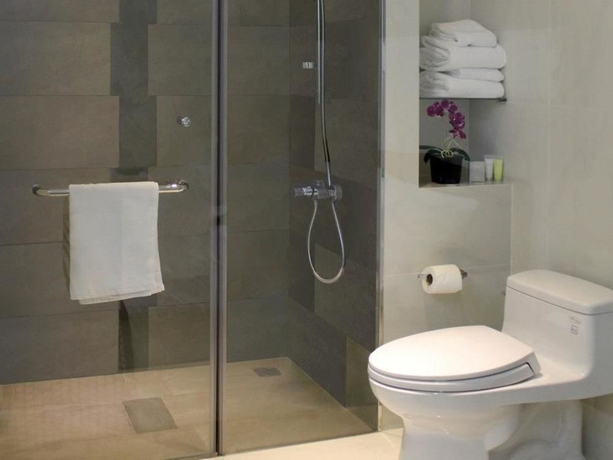 Imagen de la habitación del Hotel The Luxe. Foto 3