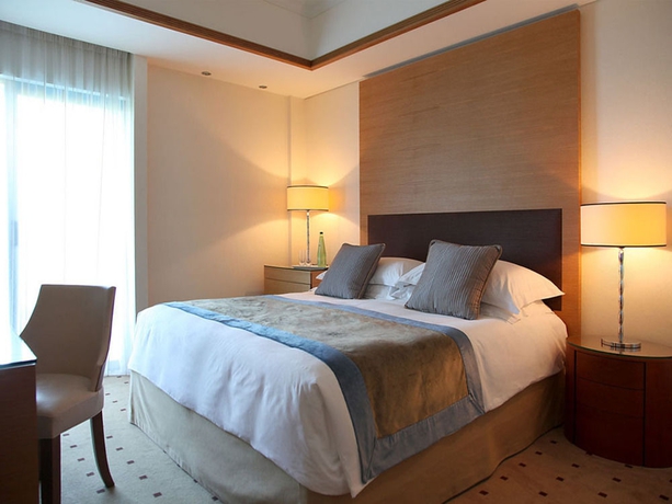 Imagen de la habitación del Hotel The Luxe. Foto 4