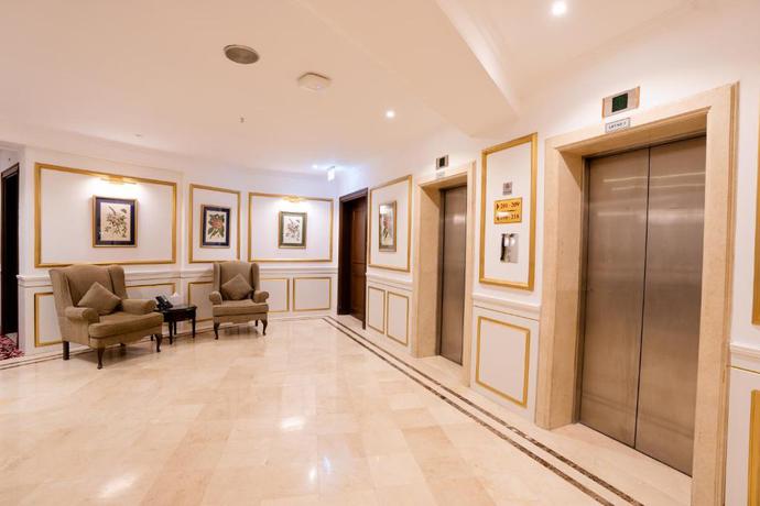 Imagen de los interiores del Hotel The Luxe Plaza. Foto 7