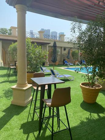 Imagen de los interiores del Hotel The Luxe Plaza. Foto 8