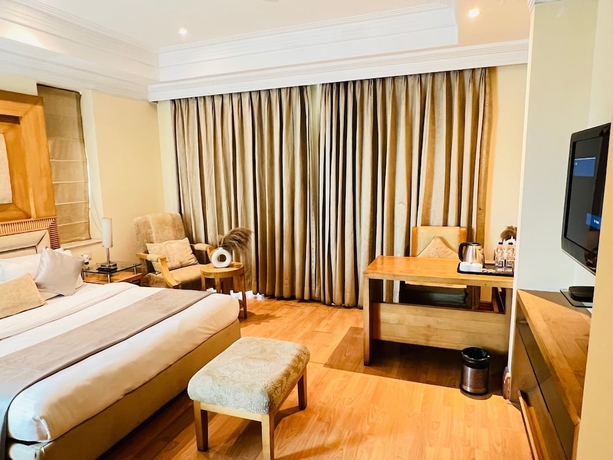 Imagen de la habitación del Hotel The Luxotic Suites. Foto 5
