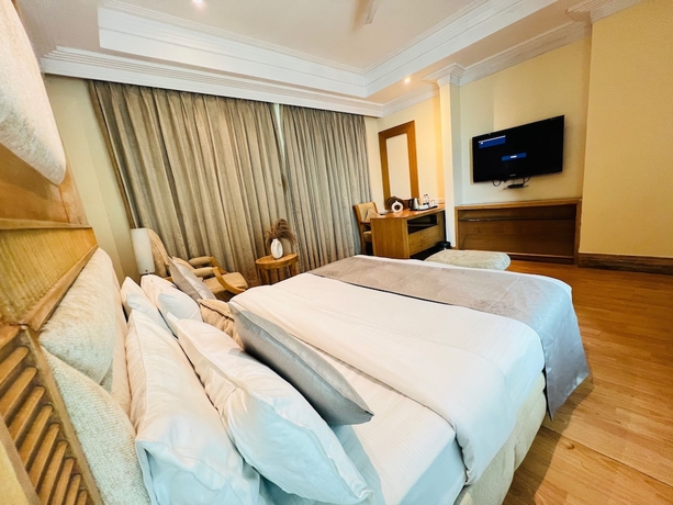 Imagen de la habitación del Hotel The Luxotic Suites. Foto 13