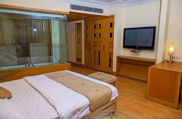 Imagen de la habitación del Hotel The Luxotic Suites. Foto 14