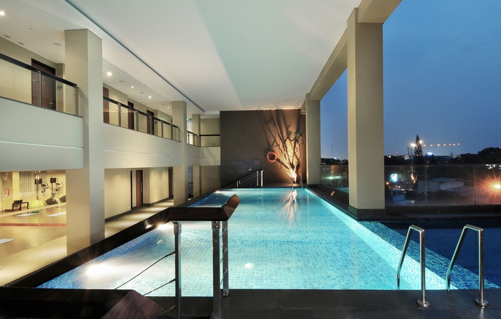 Imagen de la piscina del Hotel The Luxton Bandung. Foto 16