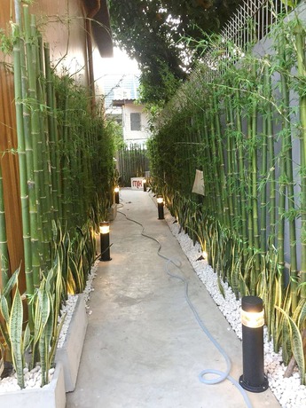 Imagen de los exteriores del Hotel The M Pool Villas Bangkok - Bts Ekkamai. Foto 19