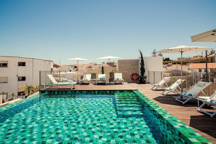 Imagen de la piscina del Hotel The MN56. Foto 11