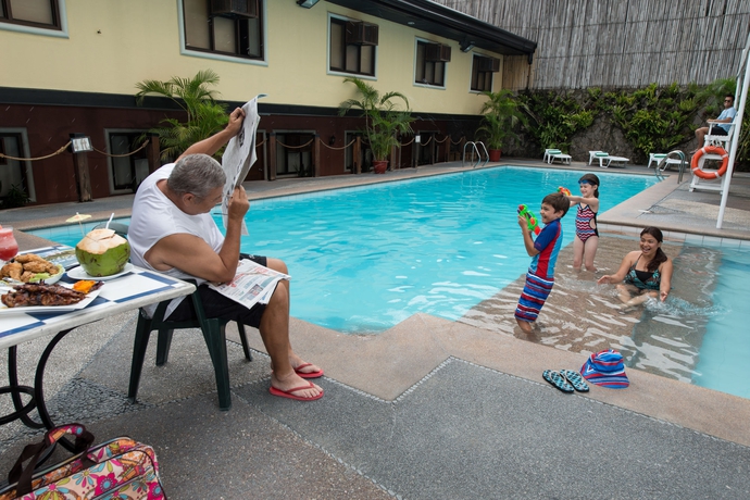 Imagen de la piscina del Hotel The Mabuhay Manor. Foto 16