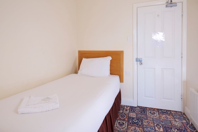 Imagen de la habitación del Hotel The Maemar. Foto 4