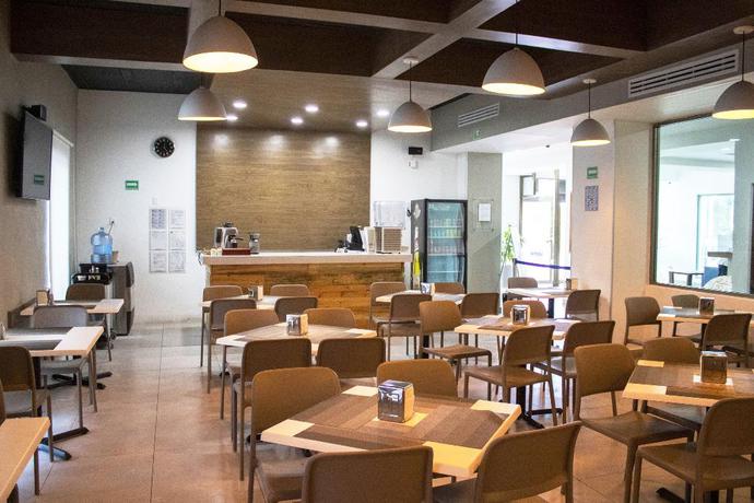 Imagen del bar/restaurante del Hotel The Magic. Foto 2