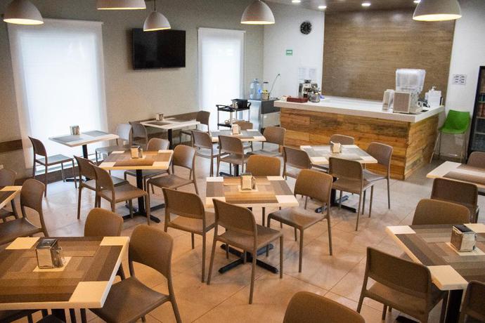 Imagen del bar/restaurante del Hotel The Magic. Foto 7