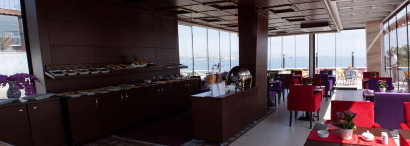 Imagen del bar/restaurante del Hotel The Magnaura Palace. Foto 3