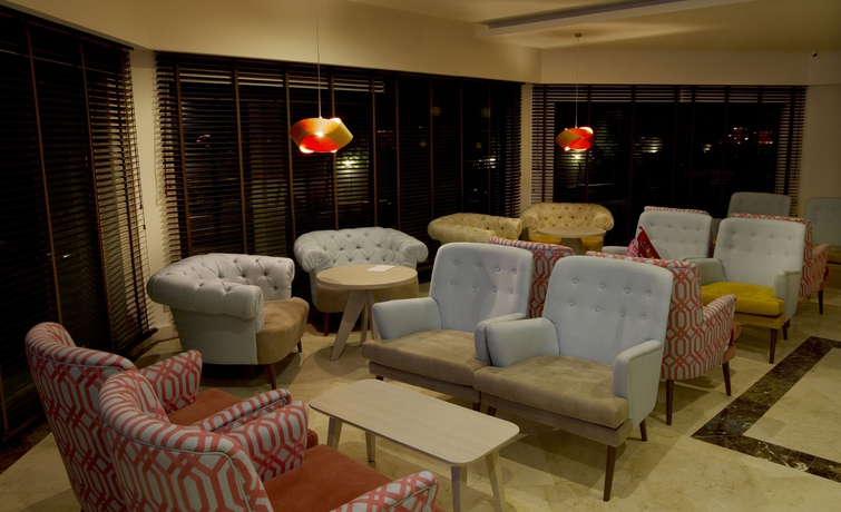 Imagen del bar/restaurante del Hotel The Magnolia, Almancil. Foto 6