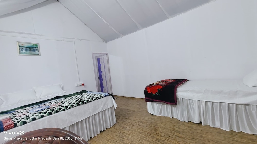 Imagen de la habitación del Hotel The Mahakumbh Vatika. Foto 5
