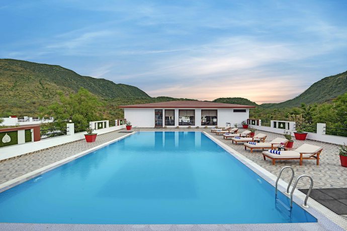 Imagen de la piscina del Hotel The Maharana Bagh. Foto 12