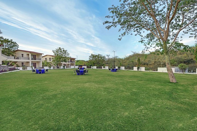 Imagen de los exteriores del Hotel The Maharana Bagh. Foto 10