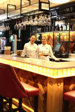 Imagen del bar/restaurante del Hotel The Maiden City. Foto 2