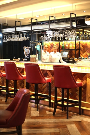 Imagen del bar/restaurante del Hotel The Maiden City. Foto 4