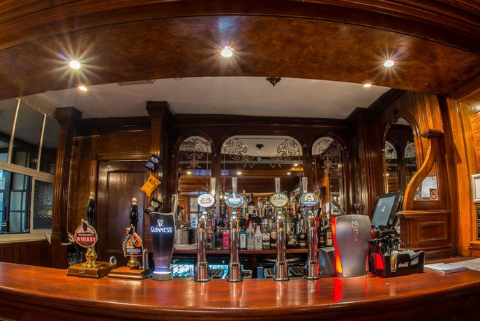 Imagen del bar/restaurante del Hotel The Maids Head. Foto 3