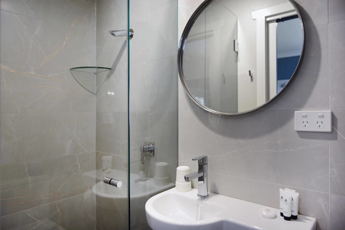 Imagen de la habitación del Hotel The Maisonette. Foto 7