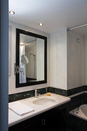 Imagen de la habitación del Hotel The Majestic, Karterados. Foto 2