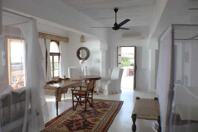 Imagen de la habitación del Hotel The Majlis. Foto 11