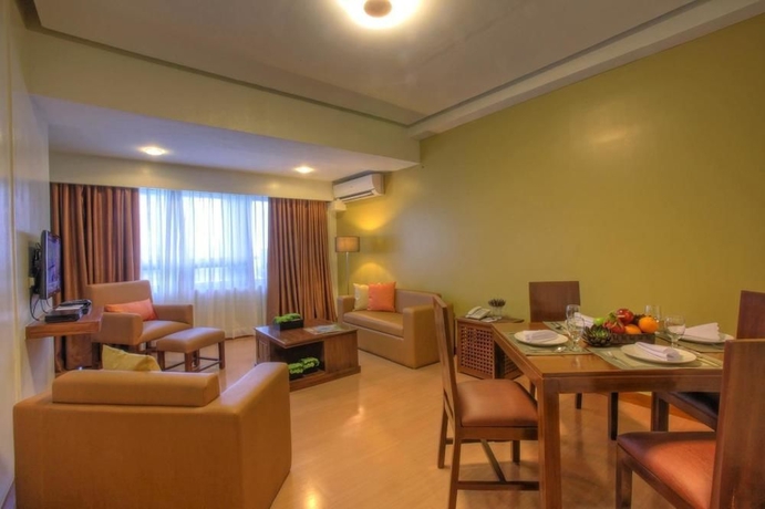 Imagen de la habitación del Hotel The Malayan Plaza. Foto 10