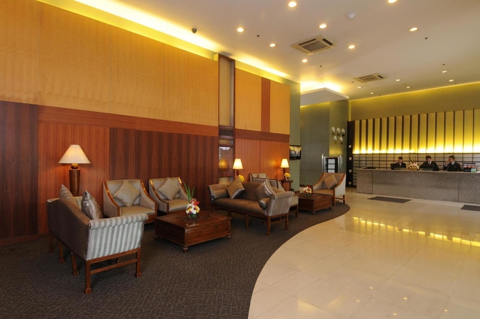 Imagen de los exteriores del Hotel The Malayan Plaza. Foto 14