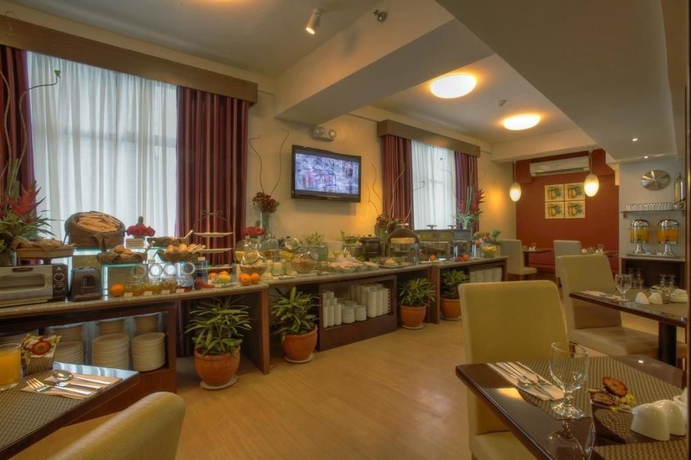 Imagen del bar/restaurante del Hotel The Malayan Plaza. Foto 4