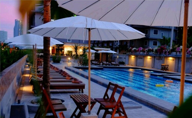 Imagen de la piscina del Hotel The Mangrove. Foto 19