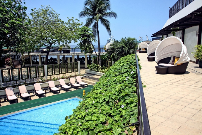 Imagen de la piscina del Hotel The Manila. Foto 15