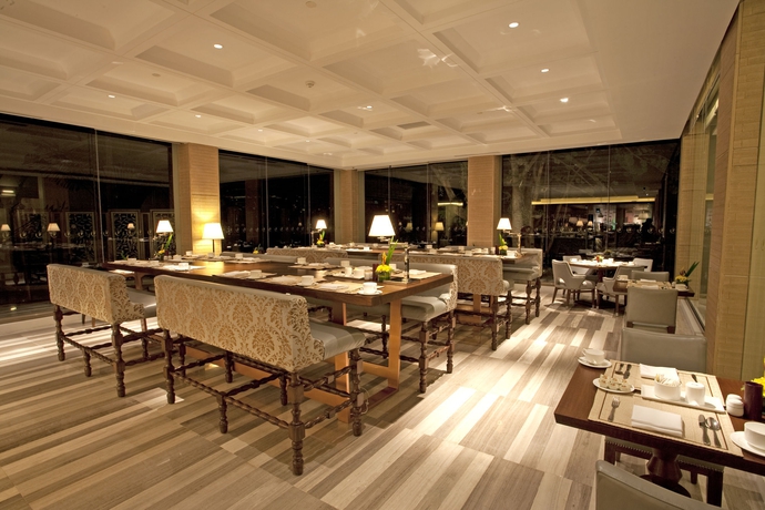 Imagen del bar/restaurante del Hotel The Manila. Foto 8