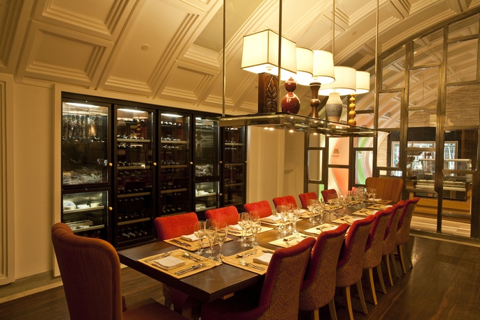 Imagen del bar/restaurante del Hotel The Manila. Foto 10