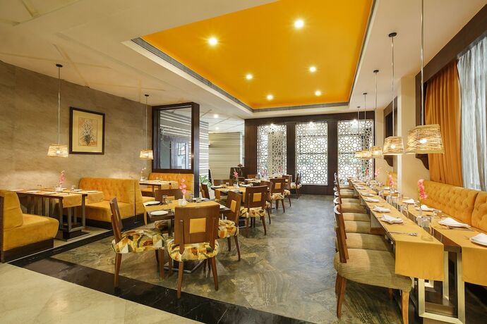 Imagen del bar/restaurante del Hotel The Manor Bareilly. Foto 13
