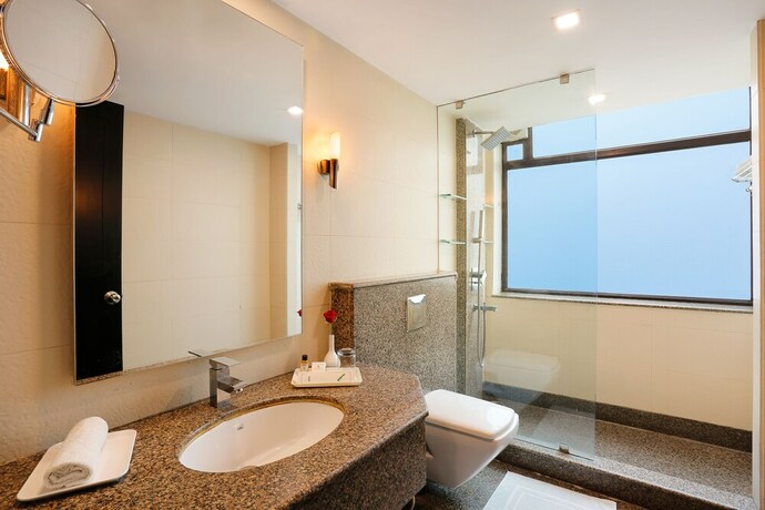 Imagen de la habitación del Hotel The Manor Bareilly. Foto 17