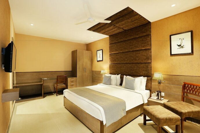 Imagen de la habitación del Hotel The Manor Bareilly. Foto 21