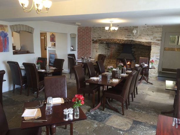 Imagen del bar/restaurante del Hotel The Manor House, Dorchester. Foto 2