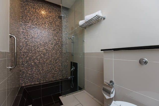 Imagen de la habitación del Hotel The Manor Luxury Suites and Apartments. Foto 7