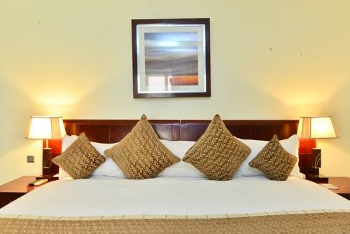 Imagen de la habitación del Hotel The Manor Nyarutarama. Foto 7