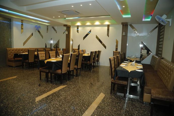 Imagen del bar/restaurante del Hotel The Mansion, Mathura. Foto 8