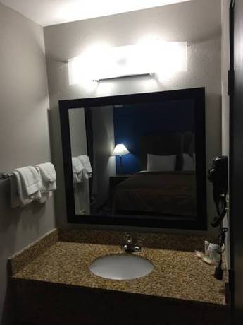 Imagen de la habitación del Hotel The Marco Lake Charles. Foto 2