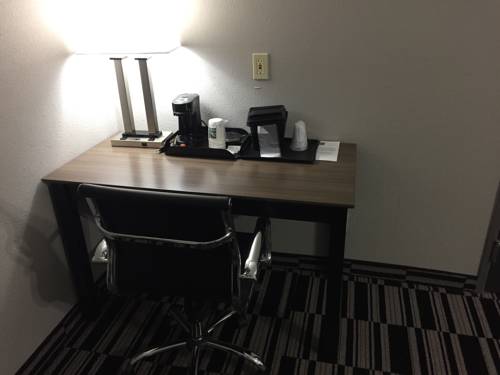 Imagen de la habitación del Hotel The Marco Lake Charles. Foto 14