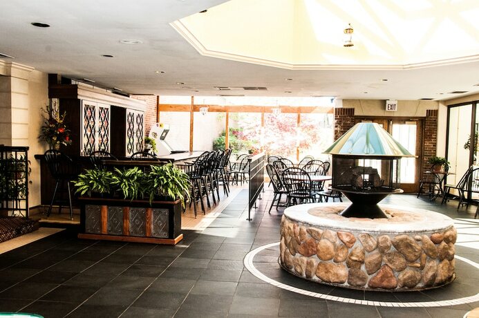 Imagen del bar/restaurante del Hotel The Margate Resort On Lake Winnipesaukee. Foto 13