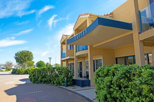 Imagen de la habitación del Hotel The Marina. Foto 2