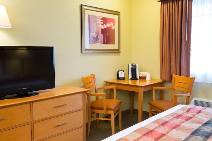 Imagen de la habitación del Hotel The Marina Inn. Foto 15