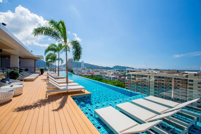 Imagen de la piscina del Hotel The Marina Phuket. Foto 12