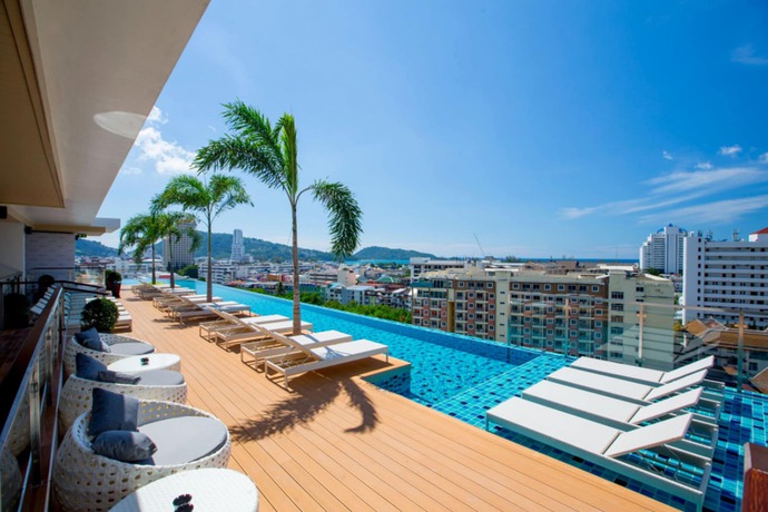Imagen de la piscina del Hotel The Marina Phuket. Foto 14